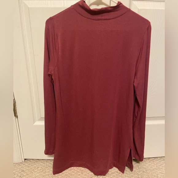 Duluth cranberry tunic with pockets, size Medium mock neck, modal, spandex - Picture 2 of 4